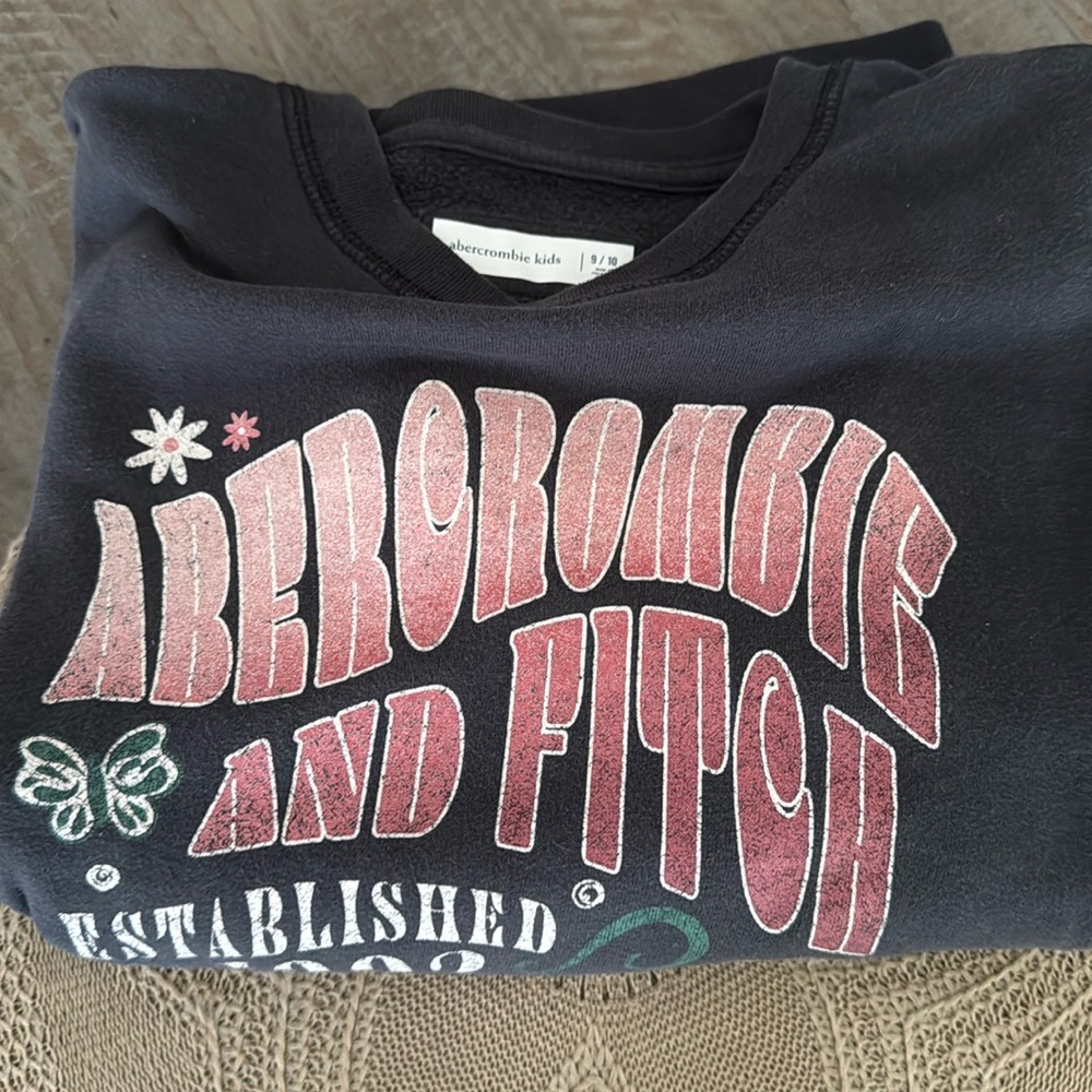 Abercrombie kids graphic crew sweatshirt!